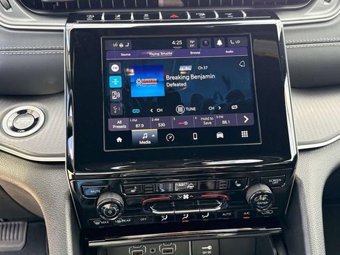 New 2025 Jeep Grand Cherokee Altitude image 17