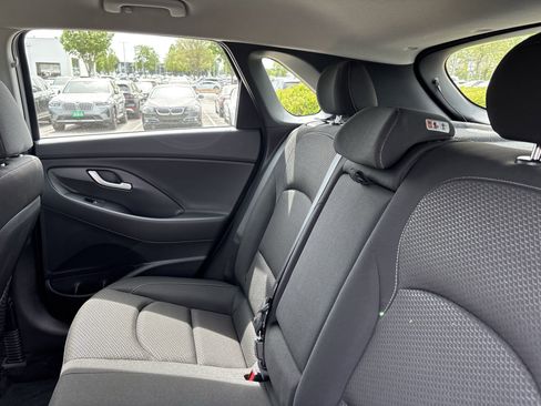 Used 2019 Hyundai Elantra GT FWD image 29