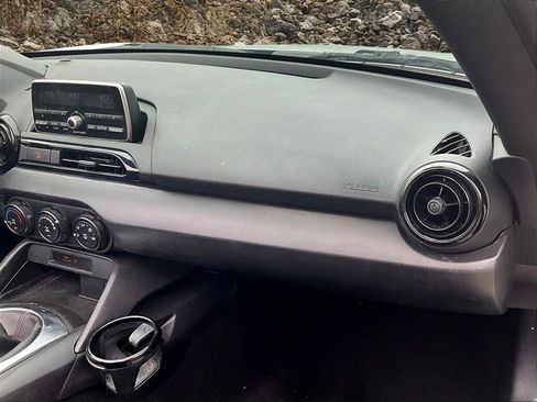 Used 2016 MAZDA MX-5 Miata Sport image 15