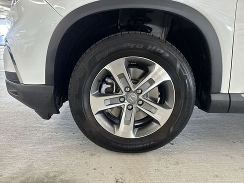 Used 2025 Honda Pilot EX-L image 10