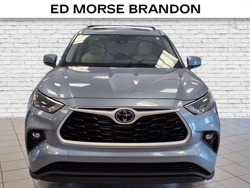 Used 2022 Toyota Highlander XLE image 7