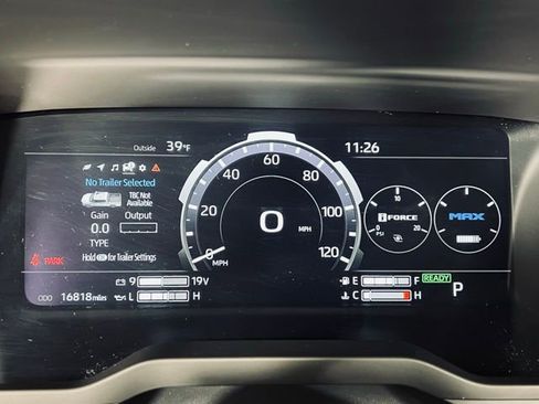 Used 2025 Toyota Tundra Limited image 25