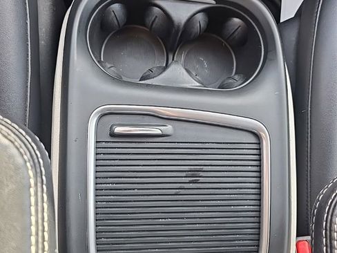 Used 2024 Chrysler Pacifica Touring-L image 19