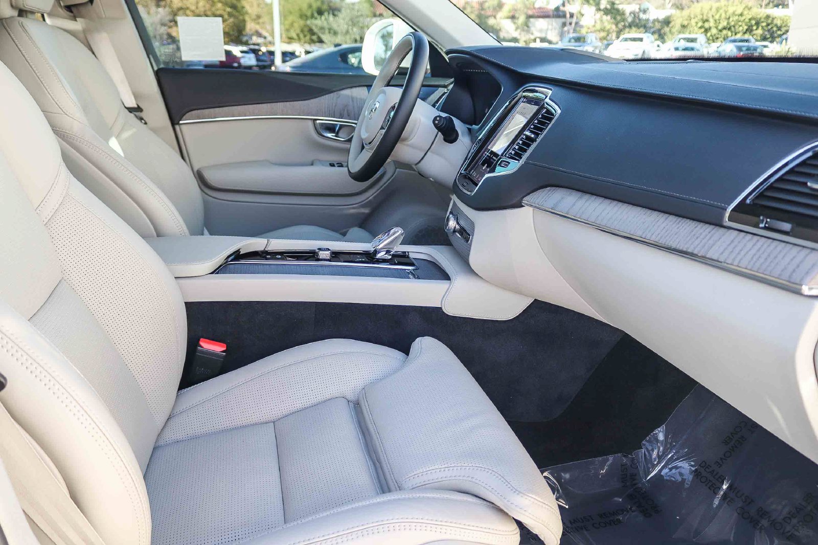 Used 2025 Volvo XC90 T8 Ultra w/ Protection Package Premier AWD/4WD image 18