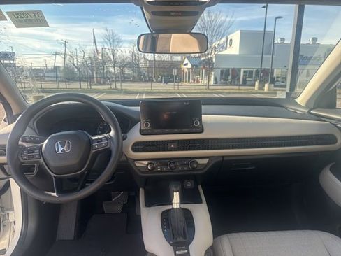 Used 2023 Honda HR-V LX image 15
