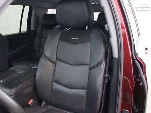 Used 2017 Cadillac Escalade ESV Luxury image 18