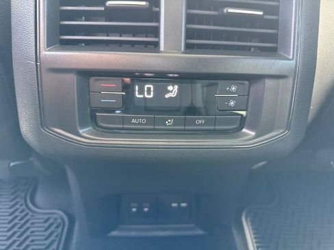 Used 2021 Volkswagen Atlas SE w/ Panoramic Sunroof Package AWD/4WD image 16