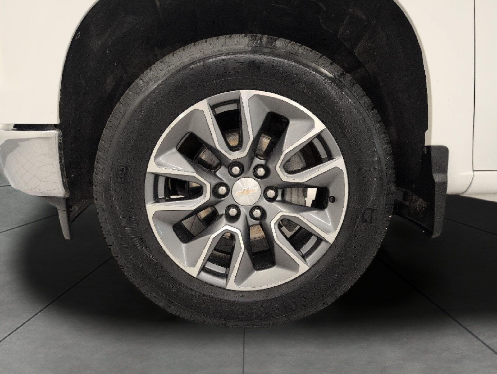 Used 2024 Chevrolet Silverado 1500 LT AWD/4WD image 4