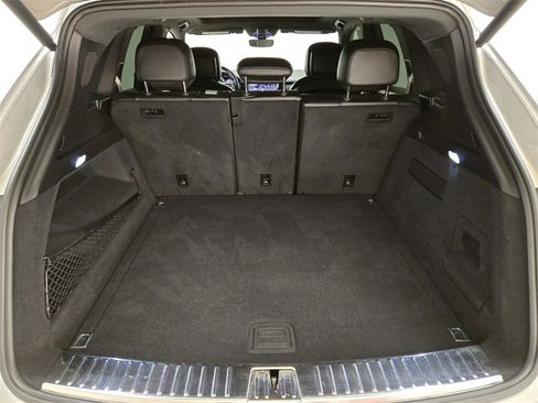 Used 2022 Porsche Cayenne Platinum Edition image 24