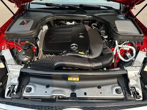 Used 2020 Mercedes-Benz GLC 300 4MATIC image 7