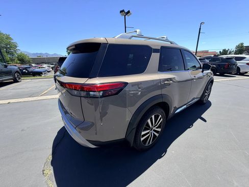 Used 2023 Nissan Pathfinder Platinum AWD/4WD image 4