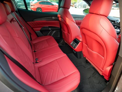 Used 2025 Maserati Grecale Modena AWD/4WD image 31