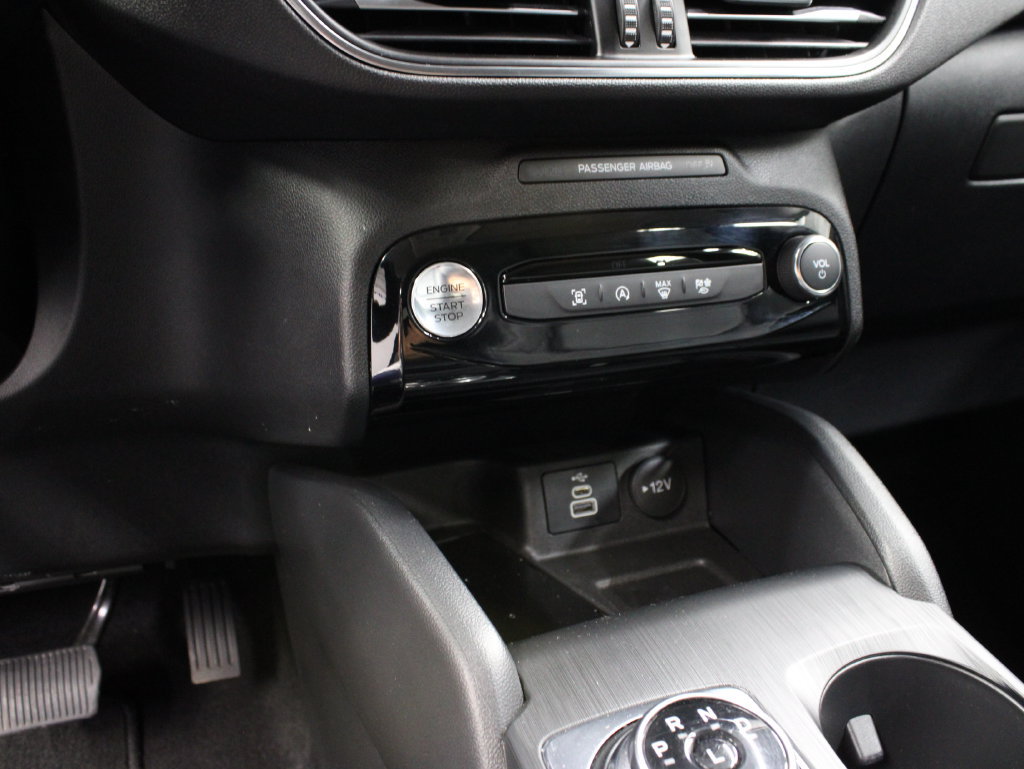 Used 2025 Ford Escape Platinum AWD/4WD image 48