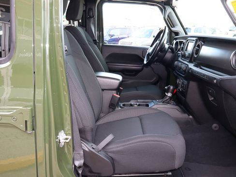 Used 2021 Jeep Wrangler Unlimited Sport image 24