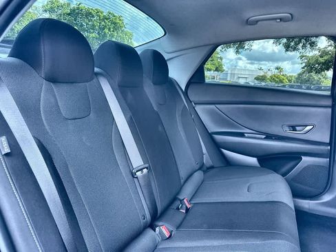 Used 2025 Hyundai Elantra SE FWD image 26