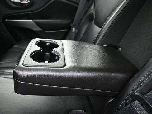 Used 2019 Jeep Cherokee High Altitude AWD/4WD image 35