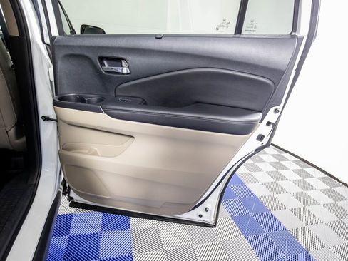 Used 2020 Honda Pilot Touring image 16