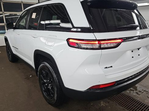 Used 2024 Jeep Grand Cherokee Altitude image 6