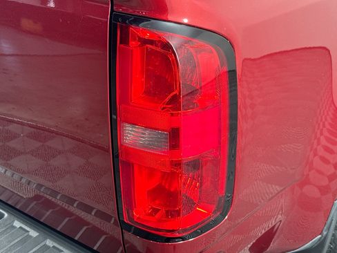 Used 2018 Chevrolet Colorado Z71 image 32