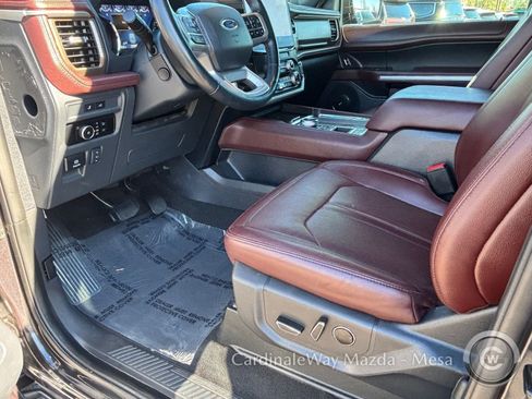 Used 2024 Ford Expedition Limited image 19