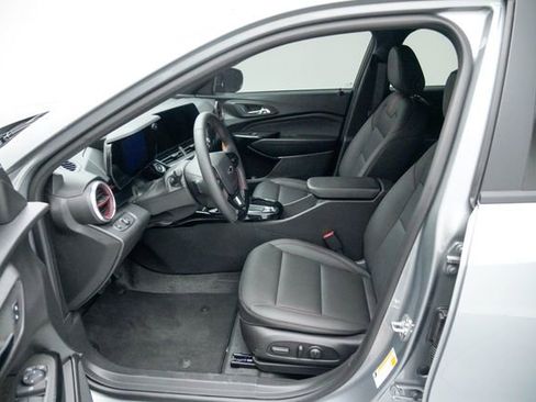 New 2026 Chevrolet Trax RS w/ Sunroof Package FWD image 24