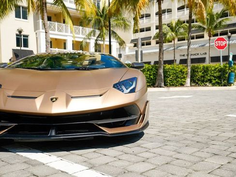 Used 2020 Lamborghini Aventador SVJ image 8