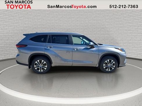 New 2026 Toyota Highlander XLE image 4