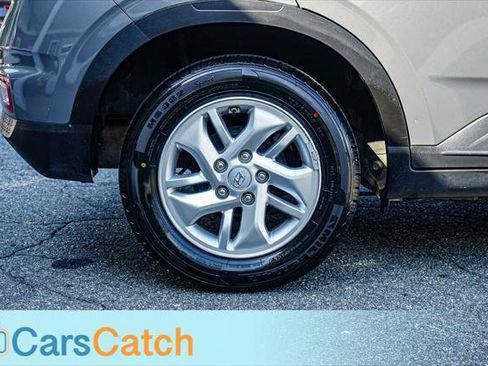 Used 2021 Hyundai Venue SE FWD image 16