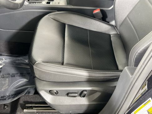 Used 2023 Volkswagen Atlas Cross Sport SE AWD/4WD image 18
