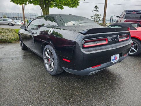 Used 2015 Dodge Challenger SXT image 4