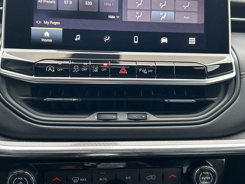 Used 2023 Jeep Compass Limited image 28