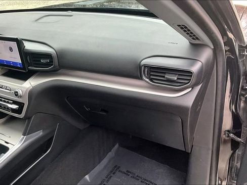 Used 2023 Ford Explorer XLT w/ Equipment Group 202A AWD/4WD image 16