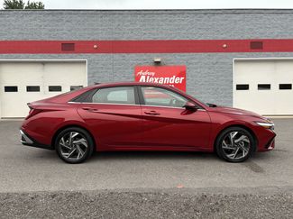 Used 2025 Hyundai Elantra SEL FWD video 2