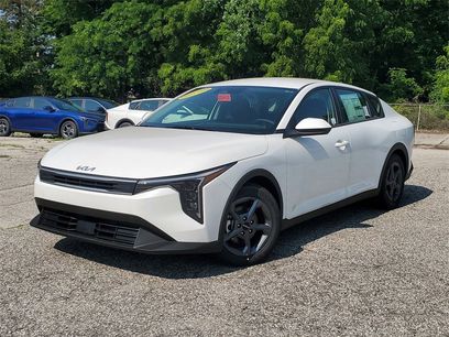 New 2025 Kia K4 LXS