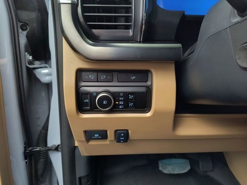 Used 2024 Ford F450 Lariat w/ Chrome Package AWD/4WD image 15