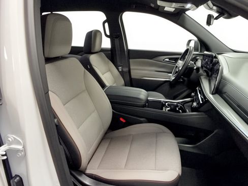 Used 2026 Chevrolet Traverse LT w/ Driver Confidence Package FWD image 30