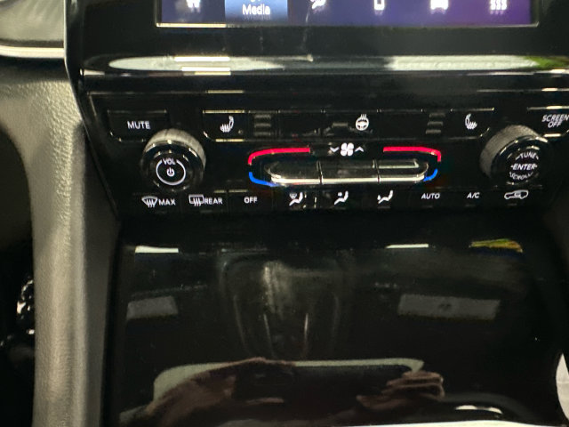 Used 2024 Jeep Grand Cherokee Altitude AWD/4WD image 19