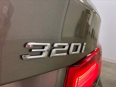 Used 2018 BMW 320i Sedan RWD image 10