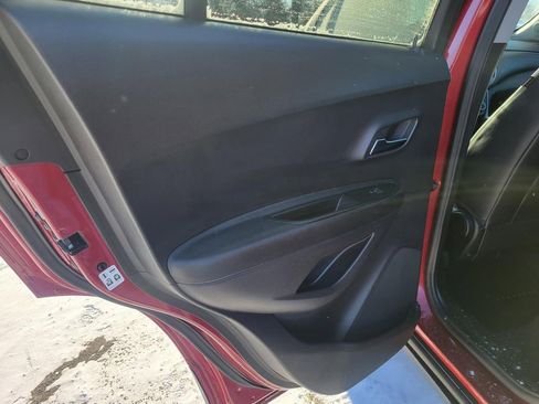 Used 2019 Chevrolet Trax LT w/ LT Convenience Package image 21