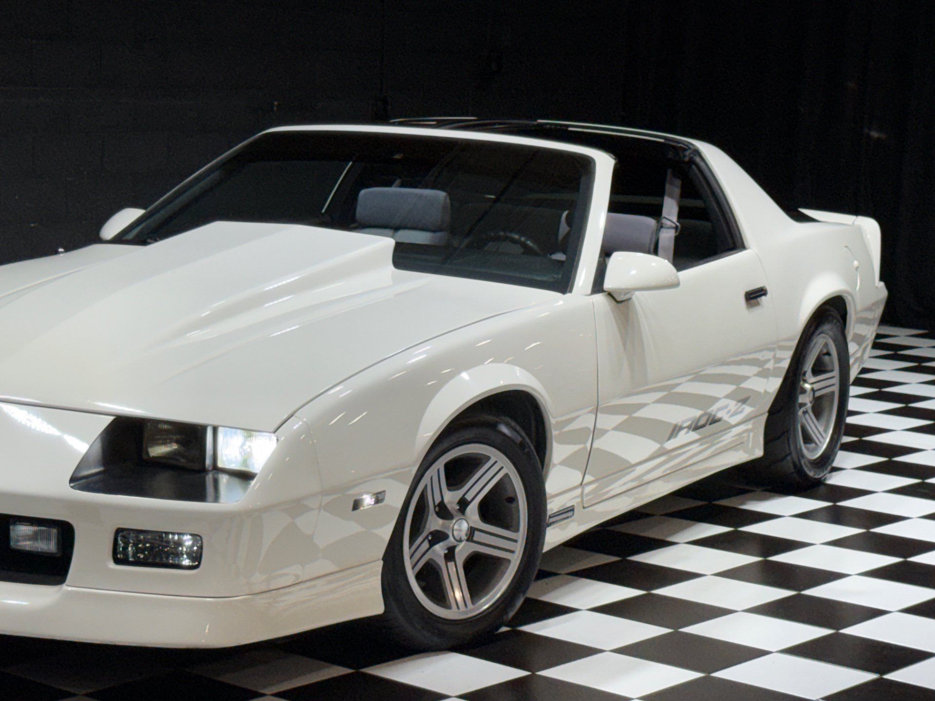 Used 1989 Chevrolet Camaro IROC-Z RWD image 5