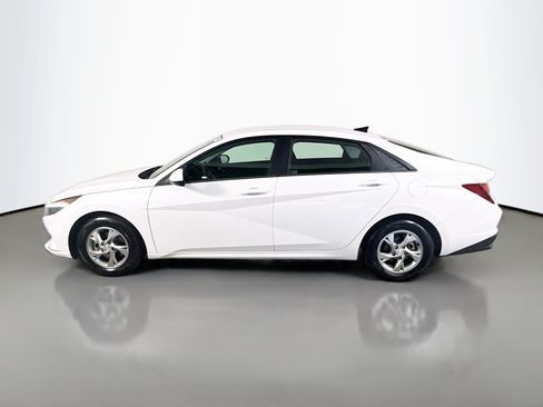 Used 2022 Hyundai Elantra SE FWD image 6