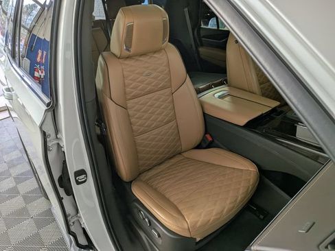 Used 2021 Cadillac Escalade Premium Luxury AWD/4WD image 32