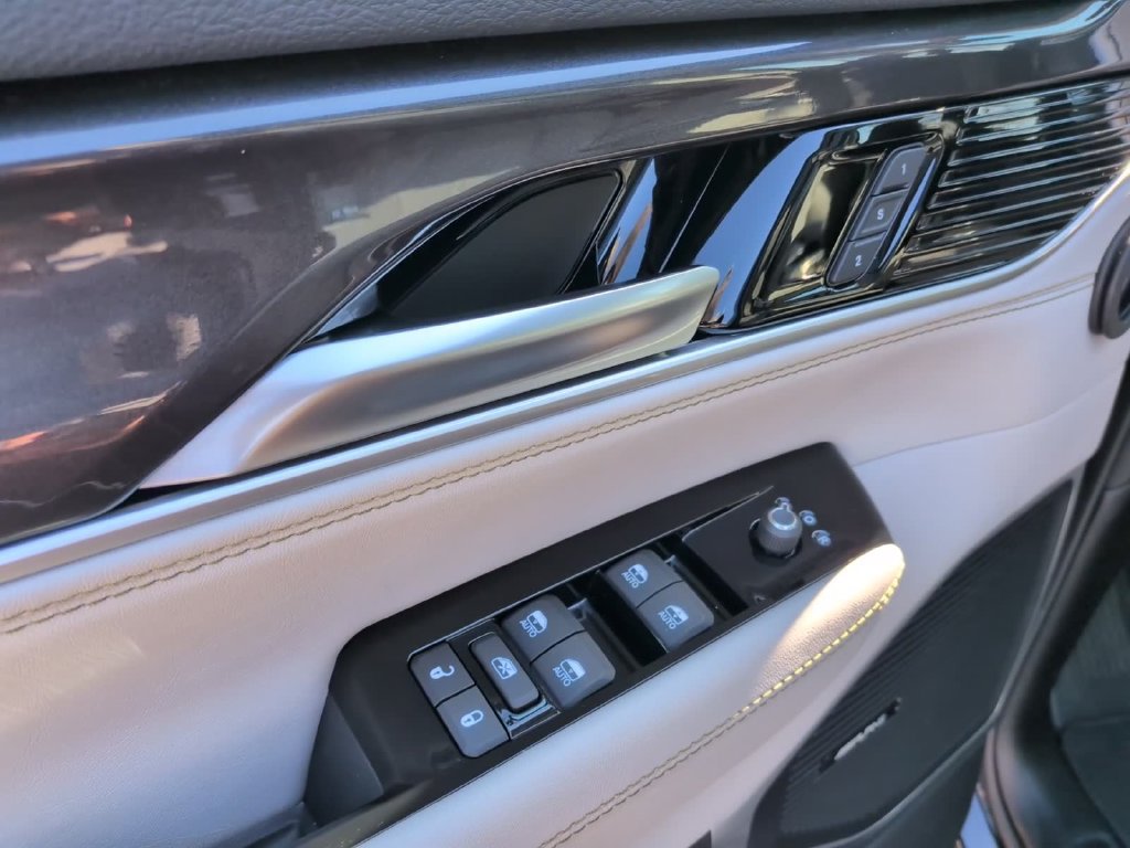 Used 2024 Jeep Wagoneer 4WD w/ Premium Group I image 18