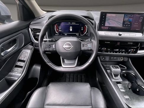 Used 2025 Nissan Rogue SL FWD image 5