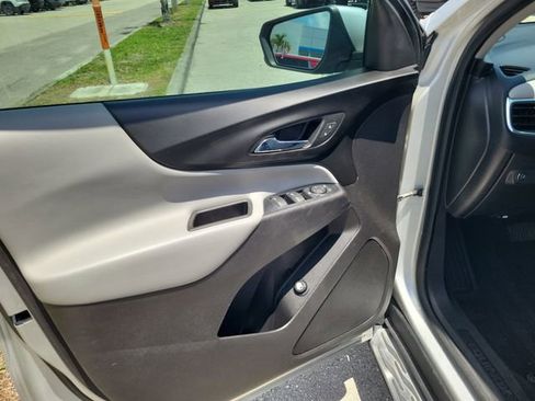 Used 2019 Chevrolet Equinox LT FWD image 16