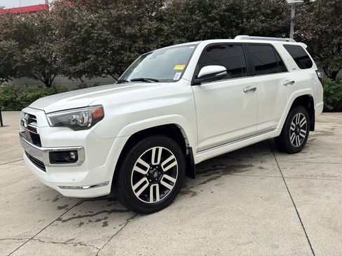 Used 2022 Toyota 4Runner Limited AWD/4WD image 3