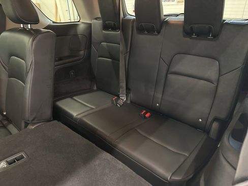Used 2024 Nissan Pathfinder SL AWD/4WD image 28
