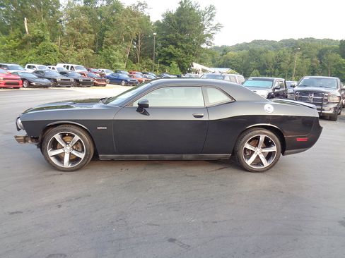Used 2014 Dodge Challenger SXT image 6