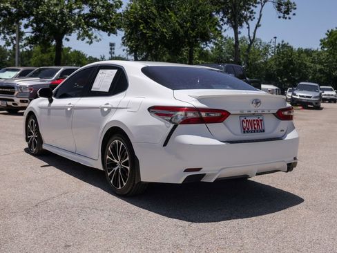Used 2018 Toyota Camry SE FWD image 3