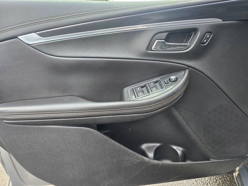 Used 2017 Chevrolet Impala LT image 22